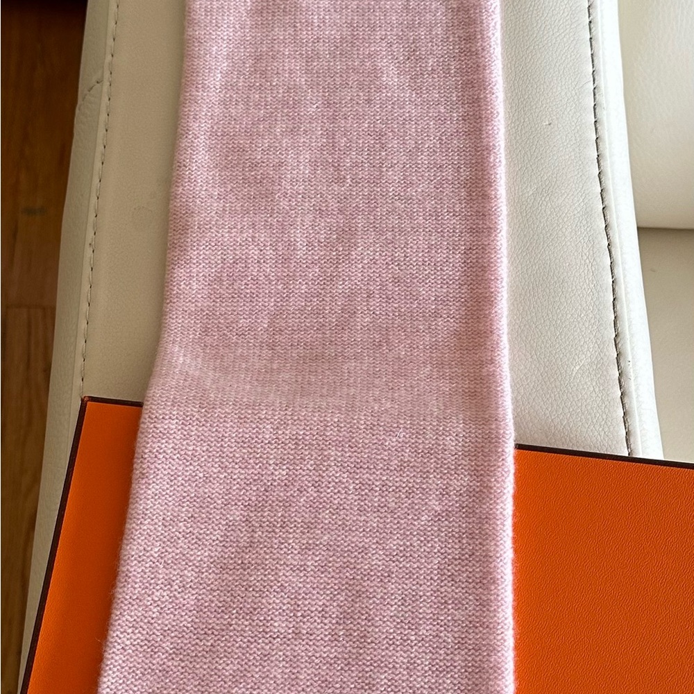 HERMES BRAND NEW   cashmere set - Picture 4 of 8